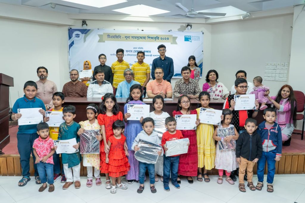 সন্তানদের হাতে ডিজিটাল ডিভাইস তুলে দিন: মোস্তাফা জব্বার