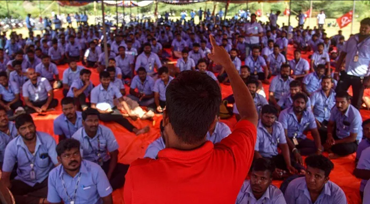 আন্দোলনে স্যামসাং ইন্ডিয়ার কর্মীরা